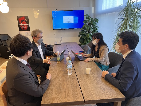 座談会の雰囲気でインタビュー形式のアンケートを実施しました